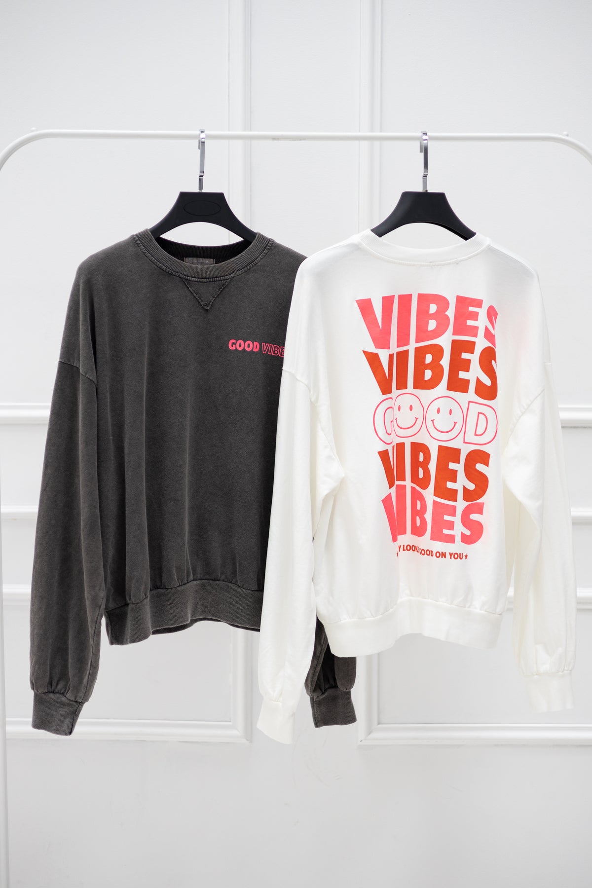 Villa Smilla Sweater Good Vibes 2 Farben