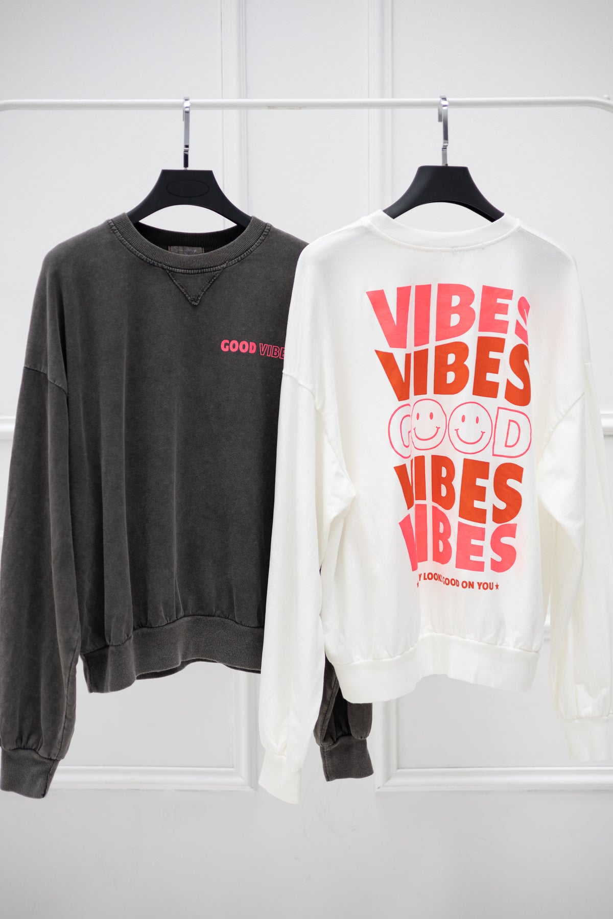 Villa Smilla Sweater Good Vibes 2 Farben